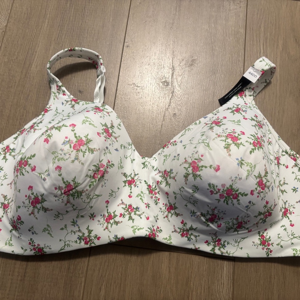 NWT 44DD Pennington’s wire free bra